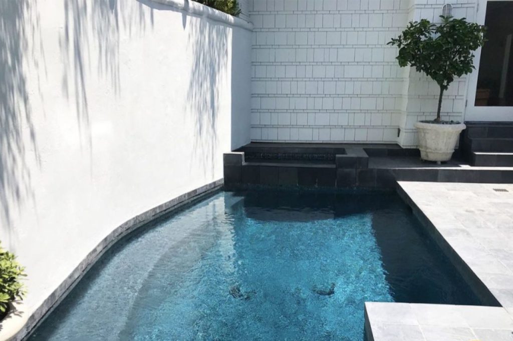 Modern custom plunge pool in Brisbane backyard