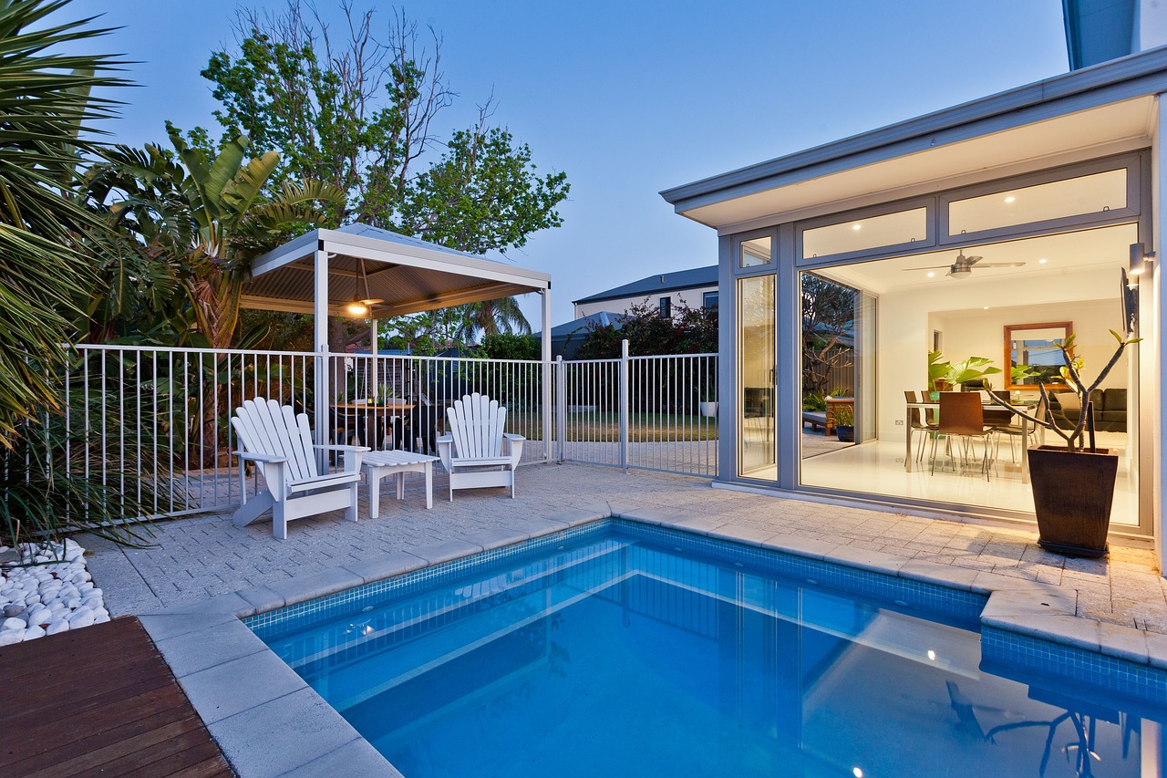 alfresco, dining, entertaining with plunge pool in small backyard in Brisbane