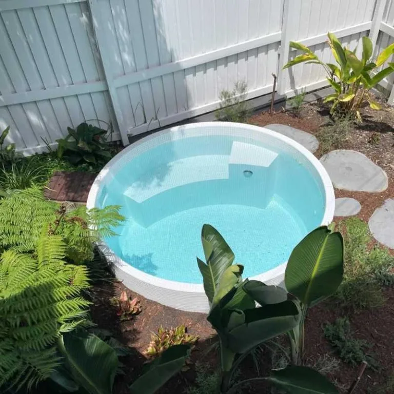 Semi inground plunge pool