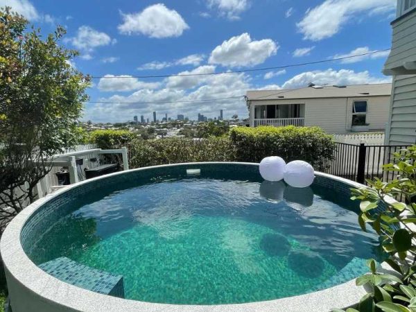 Above ground Round plunge pool