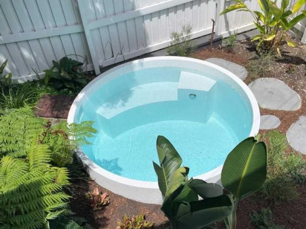 Semi inground plunge pool